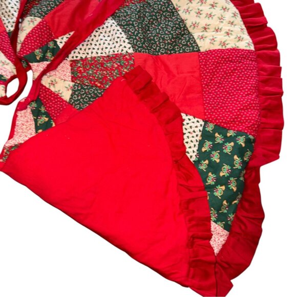 HM Quilted Christmas Tree Skirt 48" Red Green Patchwork Ruffle Farmhouse Cottage - Picture 4 of 4